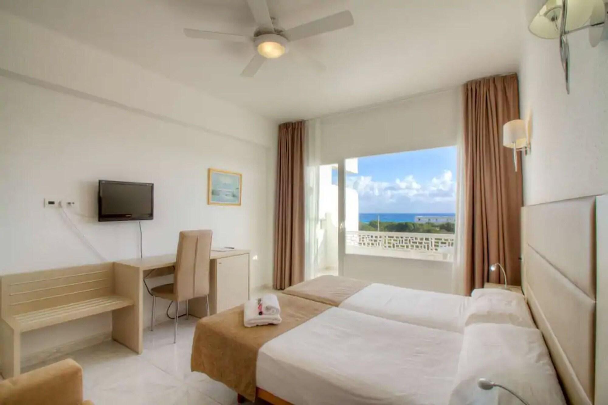 Hotel Lago Playa I Es Pujols Luaran gambar