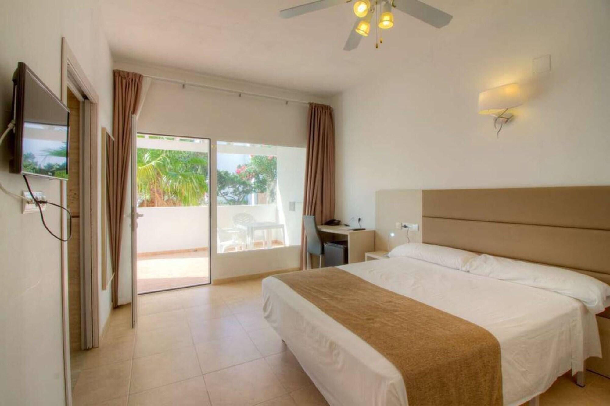 Hotel Lago Playa I Es Pujols Luaran gambar