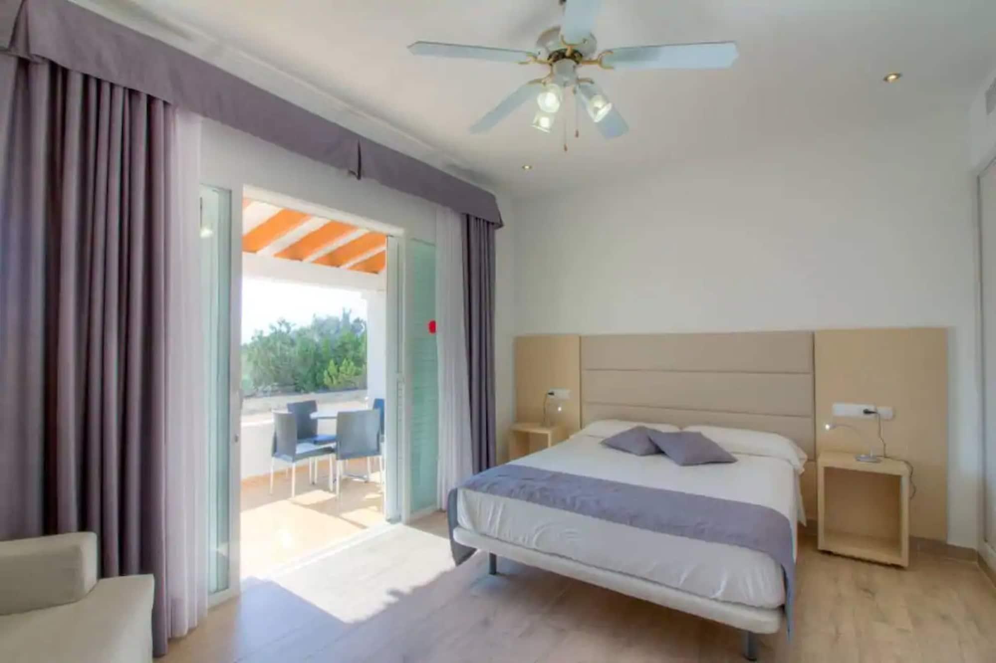 Hotel Lago Playa I Es Pujols Luaran gambar