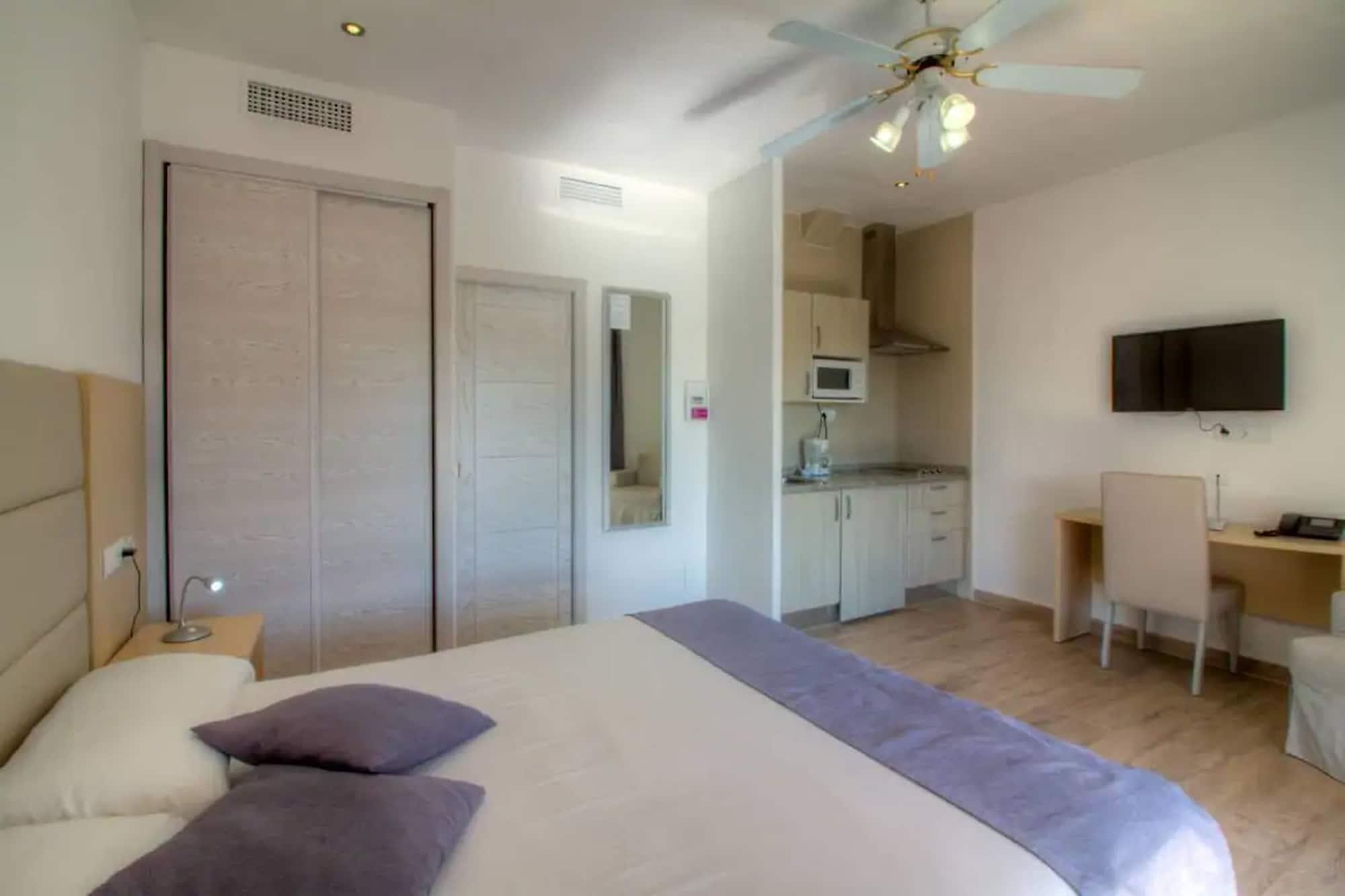 Hotel Lago Playa I Es Pujols Luaran gambar