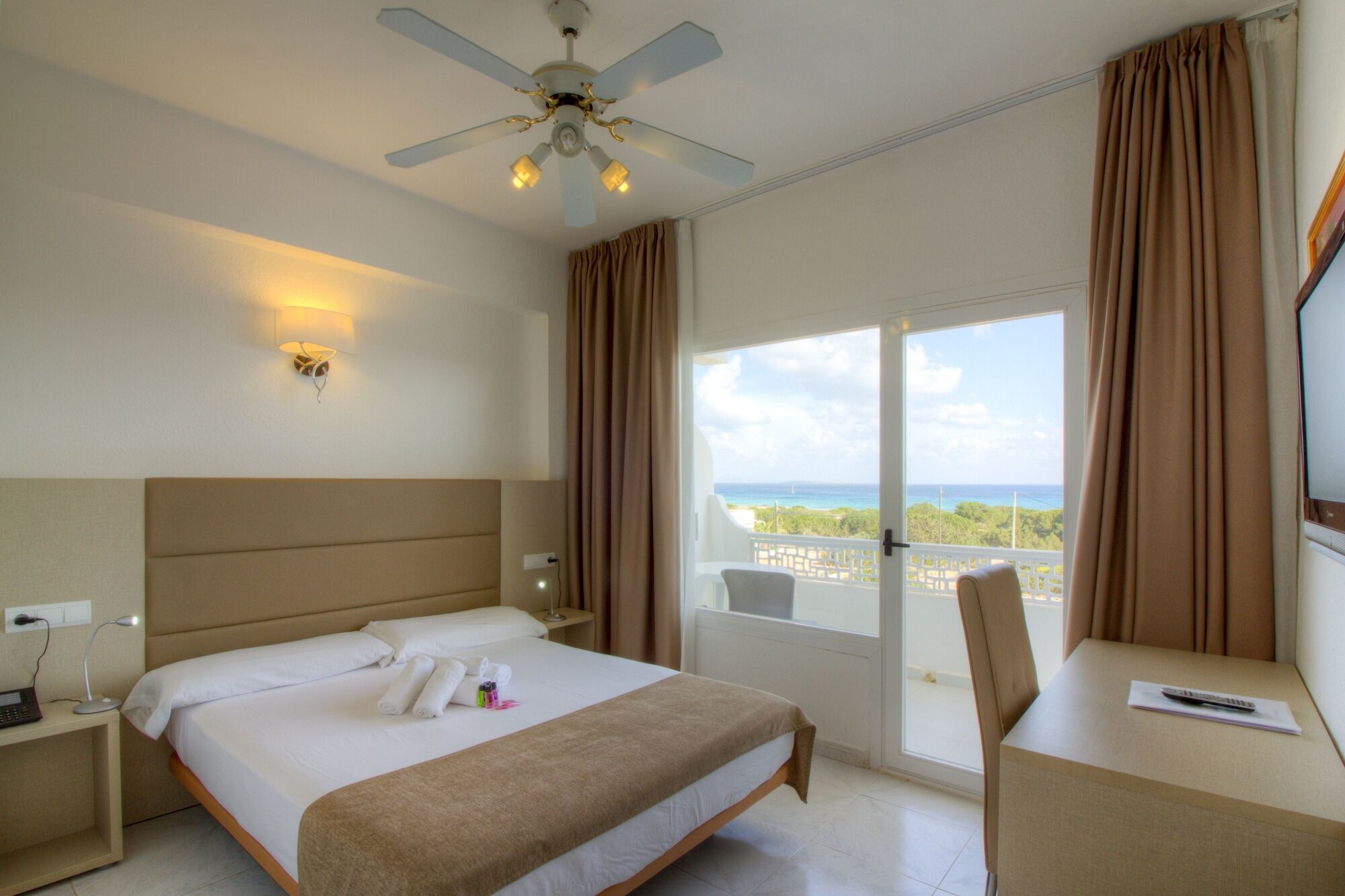 Hotel Lago Playa I Es Pujols Luaran gambar